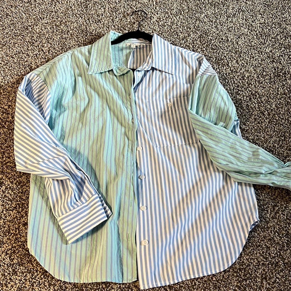 Size Small Flannel. Fits a bit oversized